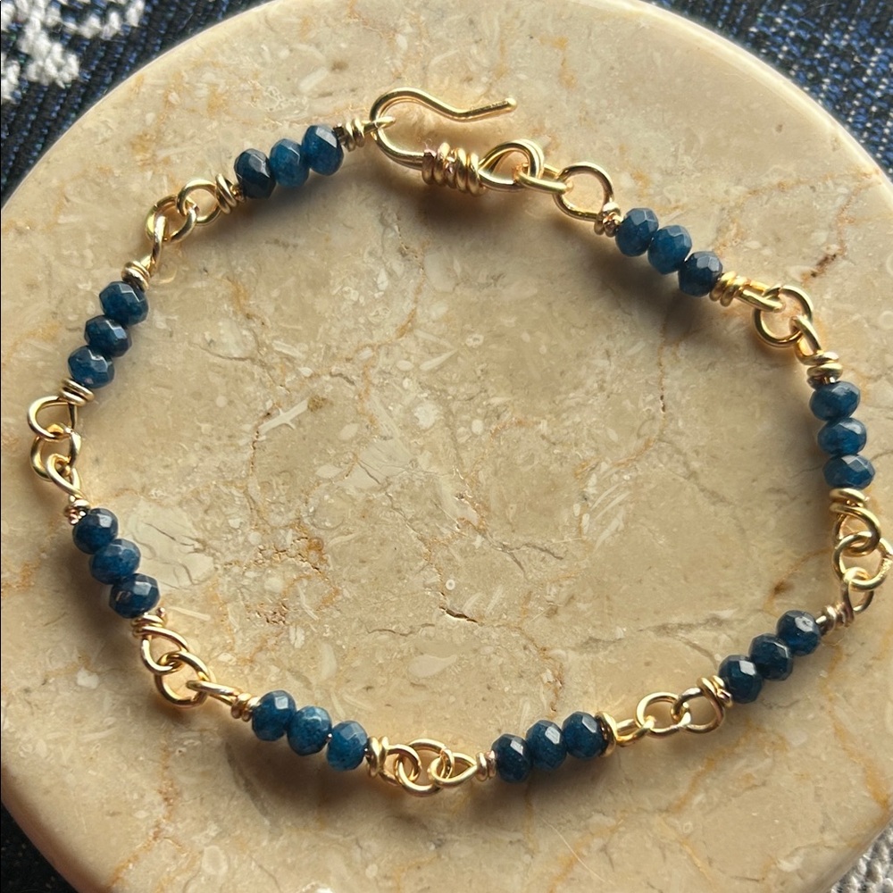 Unisex Elegant Gold and Blue Chaldecone Beaded Bracelet